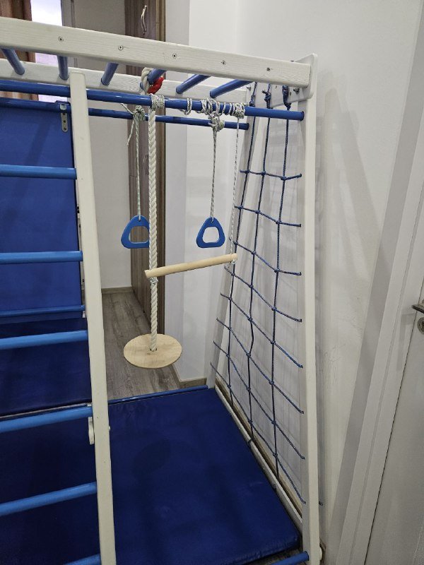 Деревянный спорткомплекс с горкой и качелями 5