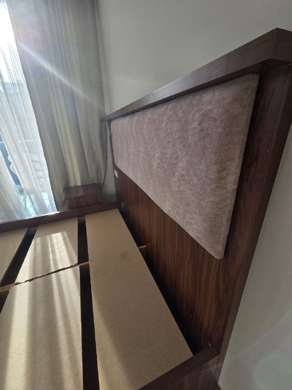 Кровать 160 на 200 с тумбочкой и светильником 4