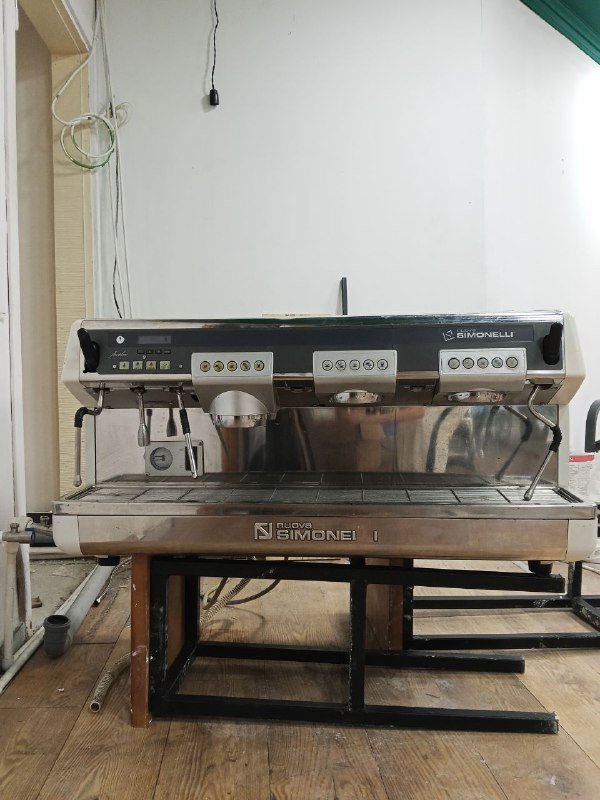 Профессиональная Итальянская кофемашина на 3 отделения