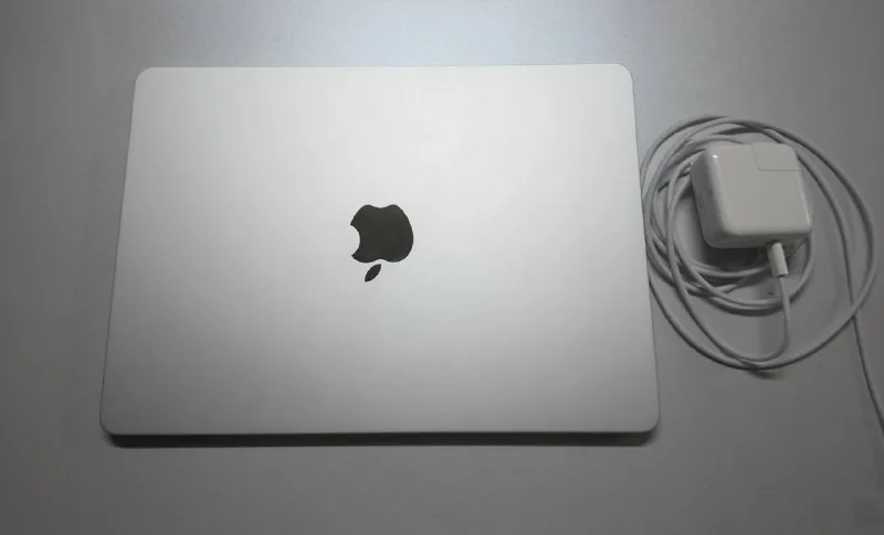 MacBook Air 13 M4 1