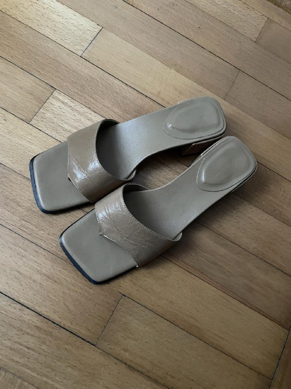 Босоножки Paloma Wool, Черные перчатки Arcteryx