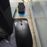 Компьютерное кресло, стол, клавиатура, монитор, мышка, лампа, колонки, наушники, гантели 5