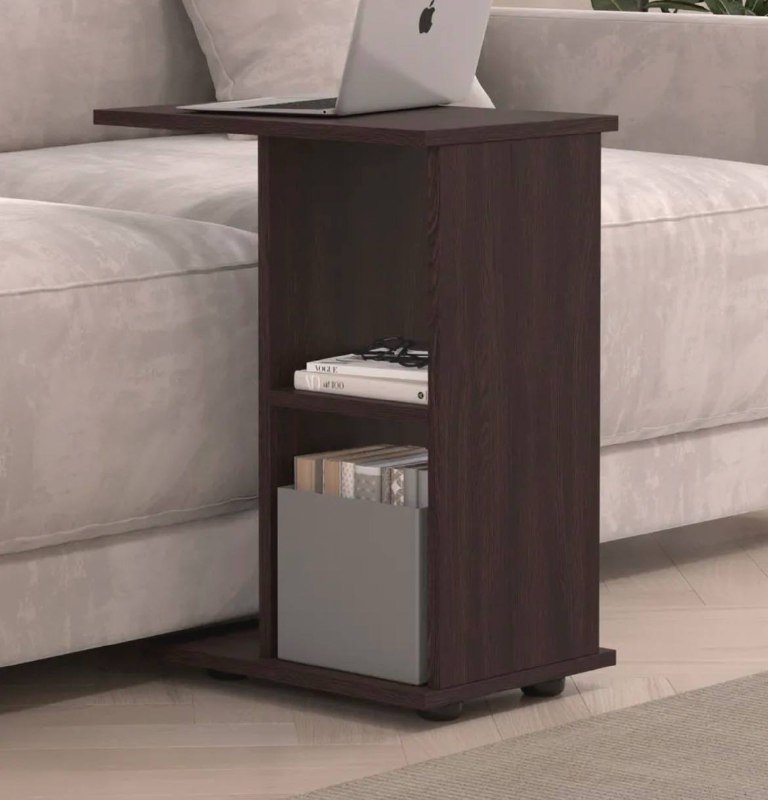 Узкий шкаф для хранения рядом с диваном 2