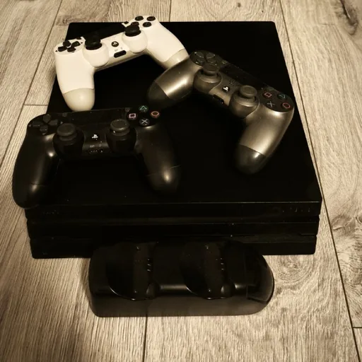 PlayStation 4 Pro 1 TB с 3 геймпадами