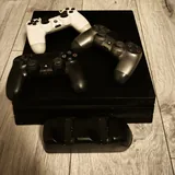 PlayStation 4 Pro 1 TB с 3 геймпадами 1