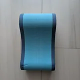 Лопатки для плавания, книга, джинсы Levi's 3