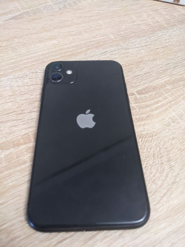 Iphone 11 64Гб с зарядкой, коробкой, 2 чехлами