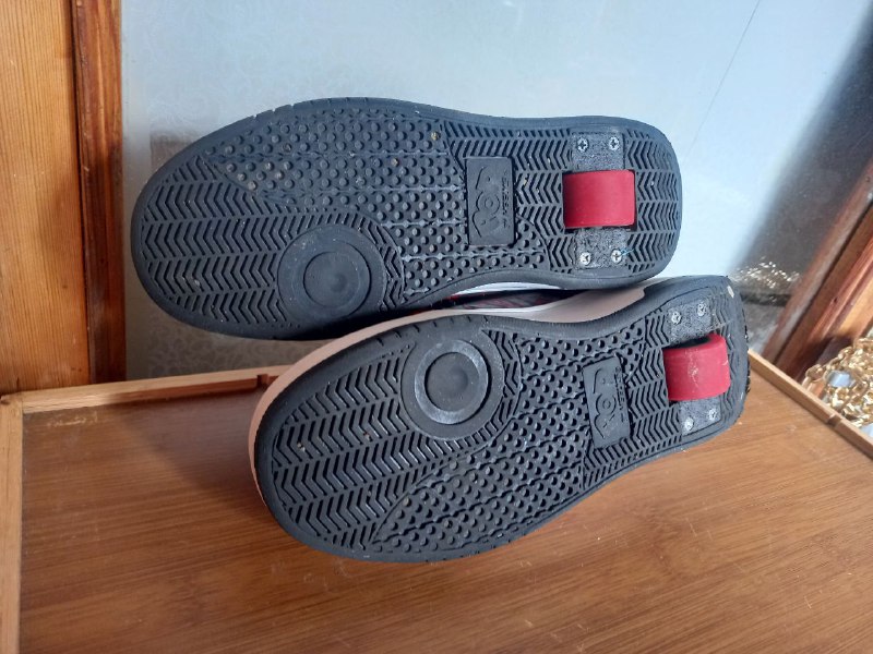 Кроссовки Under Armour 40,5 размера 10