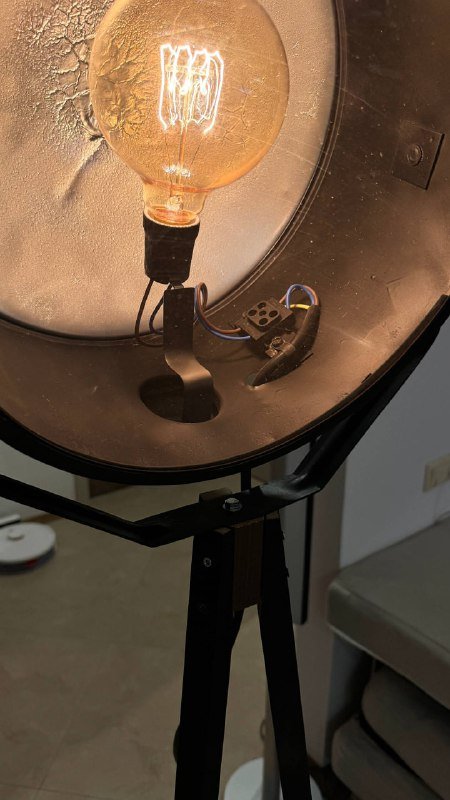 Светильник торшер на треноге с советским прожектором 1