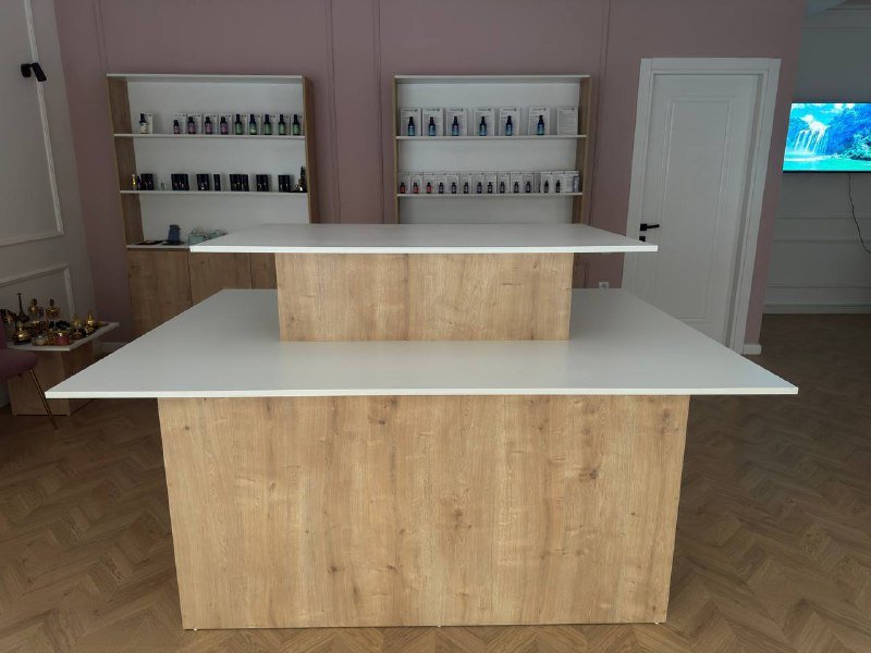 Ресепшен, шкафы, столы, стулья тканевые 5