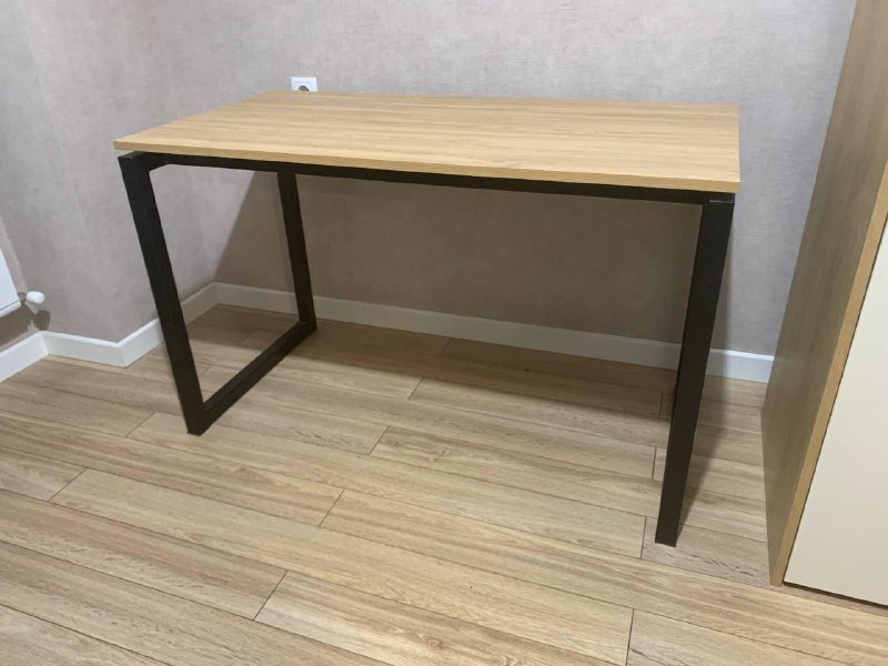 Офисный стол