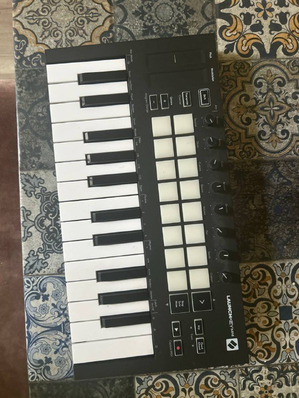 Novation Launchkey 25 Mini MIDI контроллер