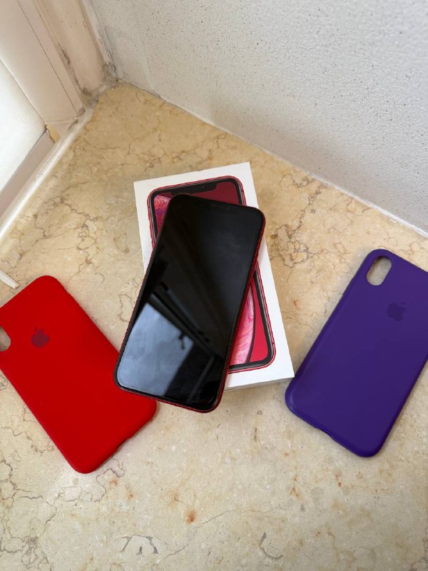 iPhone XR RED 64 GB 2