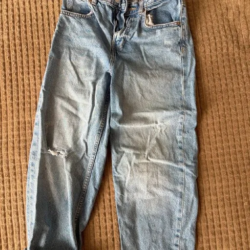 Джинсы Zara на девочку, рост 140