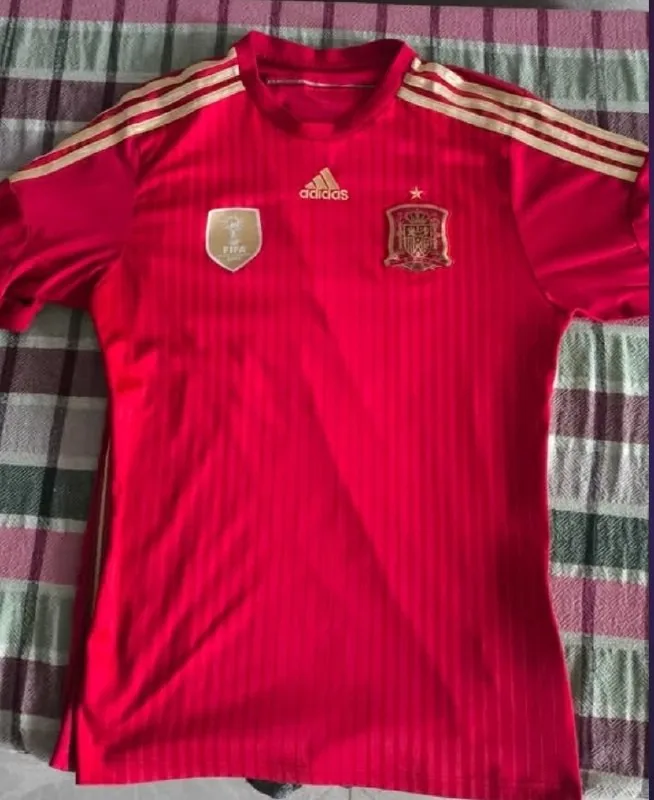 Adidas 2014 წლის ესპანეთის მსოფლიო თასის საშინაო საფეხბურთო მაისური 1