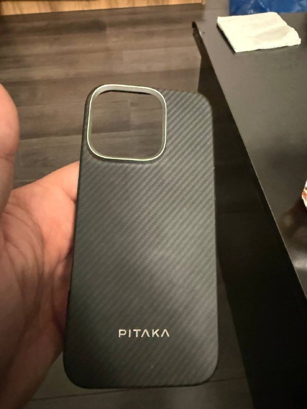iPhone 16 Pro 256GB с чехлом Pitaka 10