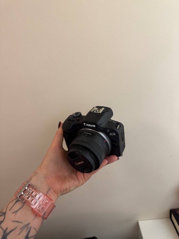 Canon EOS R100 Kit, объектив 18-45mm, карта памяти 64GB