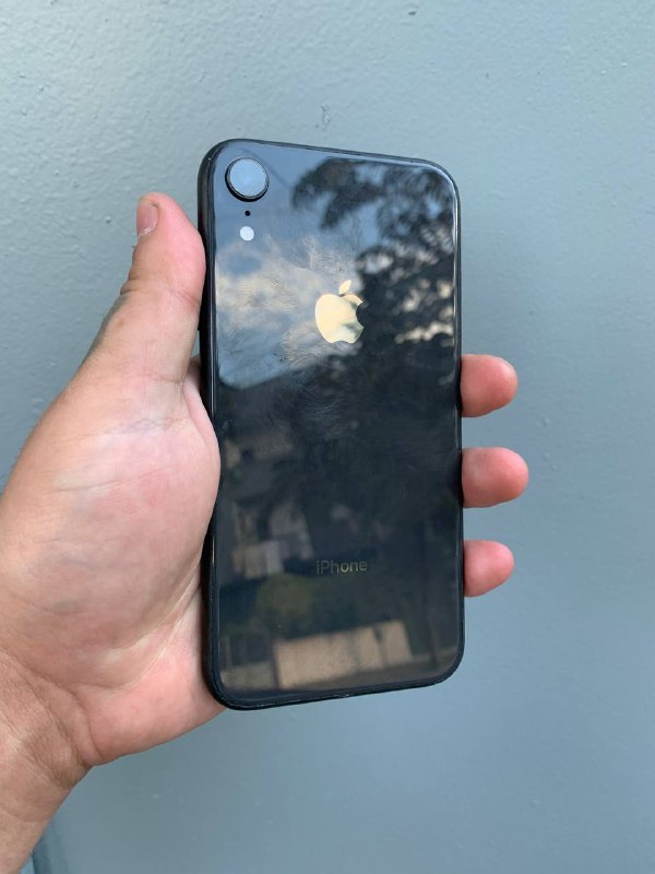 iPhone 12 Pro 128GB Blue, iPhone 12 Pro 128GB White, iPhone Xr 64GB Black 3