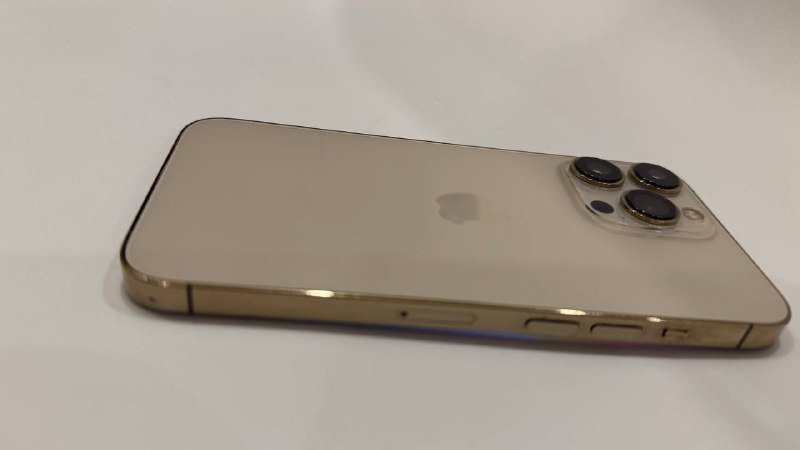 iPhone 13 Pro с защитным стеклом и чехлом 4