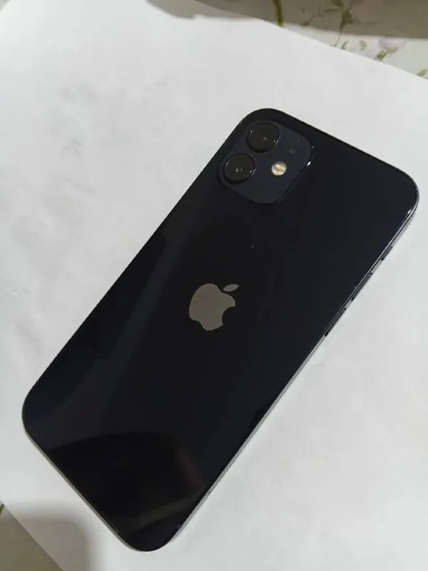 iPhone 12 64 ГБ 1