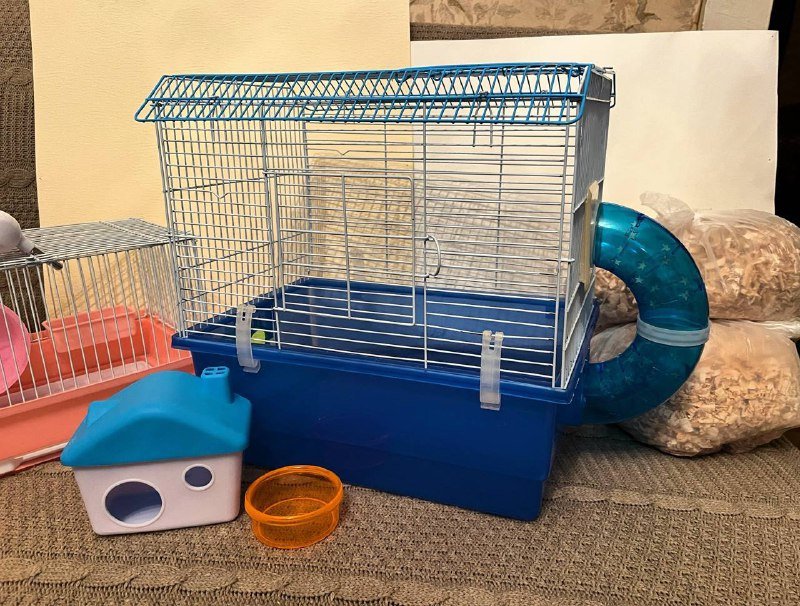 Клетки для хомяков розовые, синяя большая с аксессуарами 2