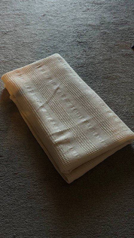 подставка деревянная, стаканы, коврик, ваза, кольцевая лампа, коврик для йоги, роллер, массажный мяч, дарсонваль, пледы, покрывало 10