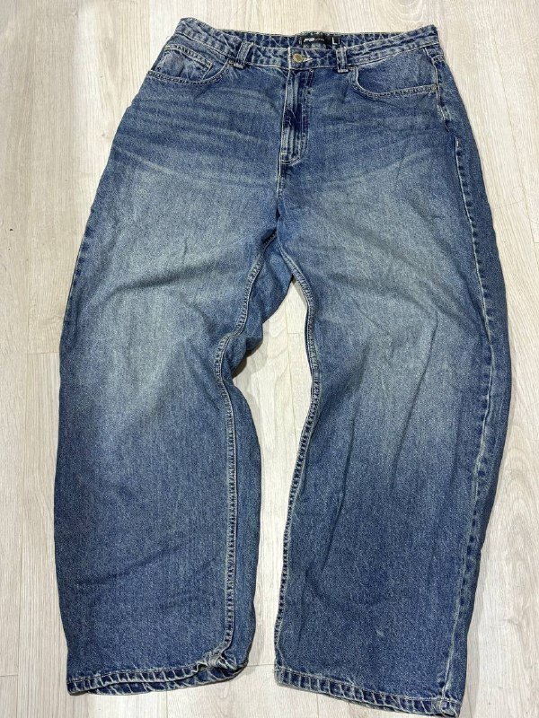 Джинсы, футболки и топики женские