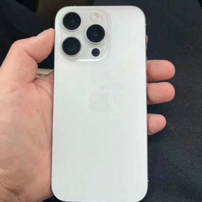 iPhone 15 pro max белого цвета 256гб