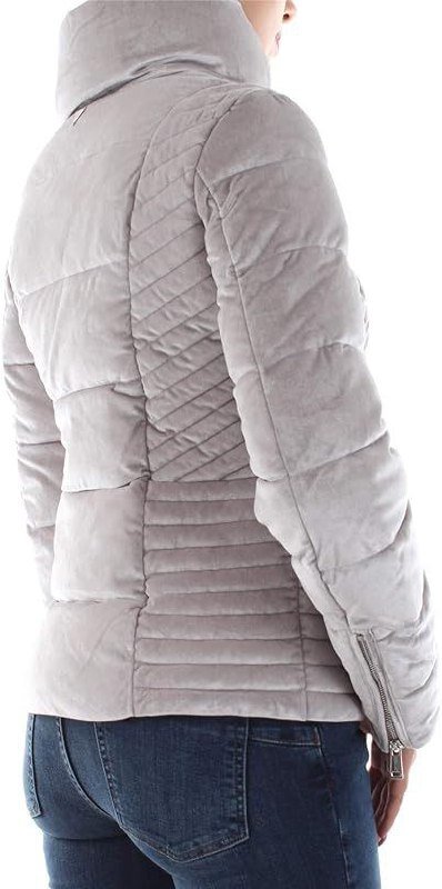 женская велюровая куртка Guess серебристо серая 7