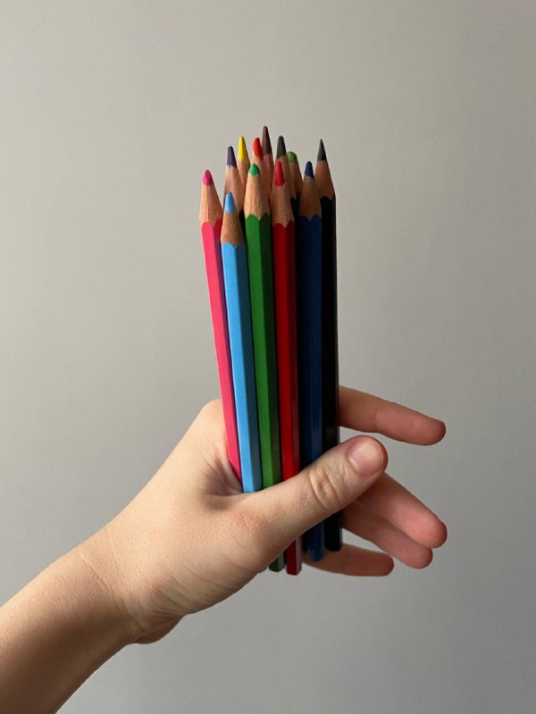 Рамка для фото, The Little Guide to Britney Spears, Портативный локер, Цветные карандаши, Диспенсер для мыла 5