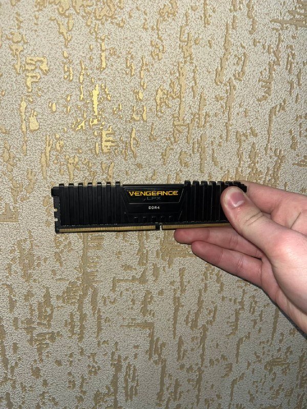 Оперативная память Corsair Vengeance 16 ГБ 2400MHz 3