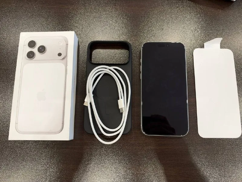 iPhone 17 Pro Max Silver 256GB 1