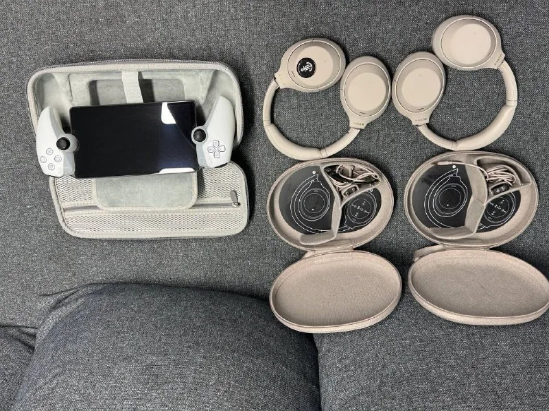 Sony WH-1000XM4, PlayStation Portal 1