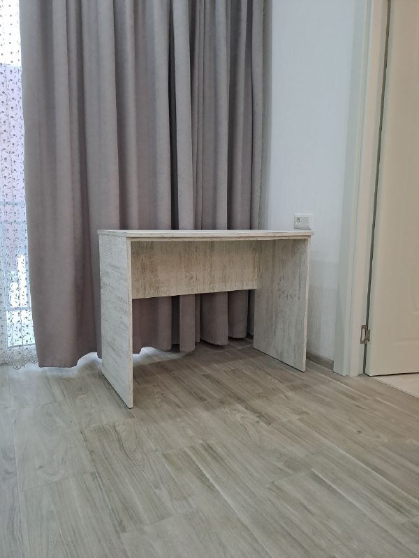 стол письменный, стеллаж jysk BROBY 5s slim, стеллаж jysk BROBY 3 shel.