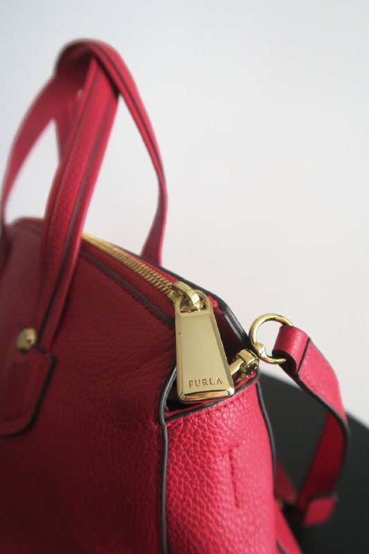 Оригинальная кожаная сумка Furla рубиново-красная 4