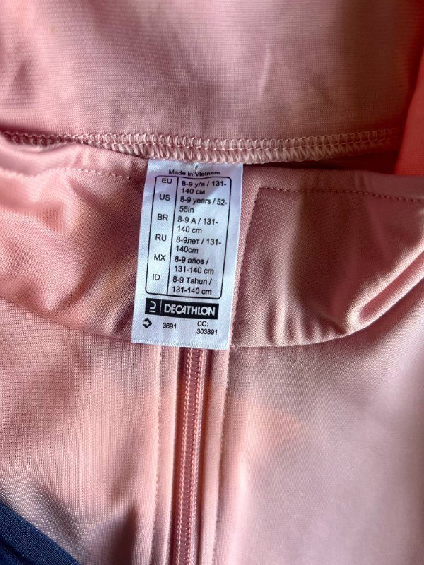 Спортивный костюм на девочку 8-9 лет