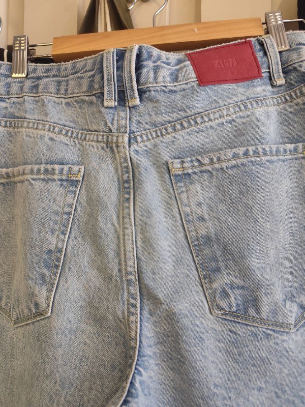 Кроссовки Lacoste белые, джинсы Zara, зимняя шапка 5