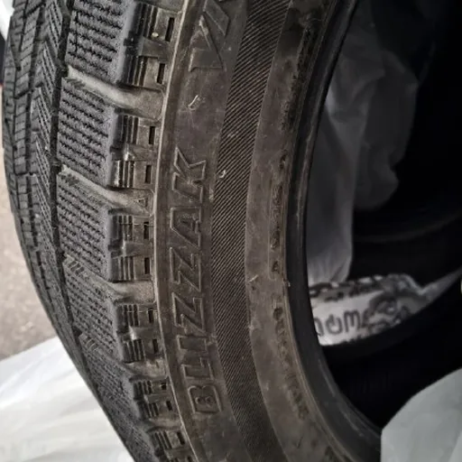 Bridgestone Blizzak VRX 2, 2 tires, 215/55 R17
