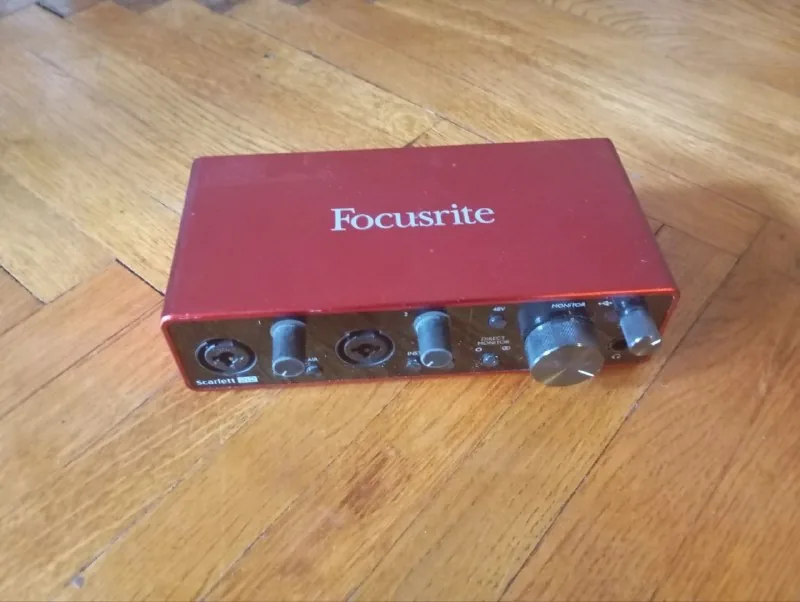 Звуковая карта Focusrite Scarlett 2i2 3rd Gen