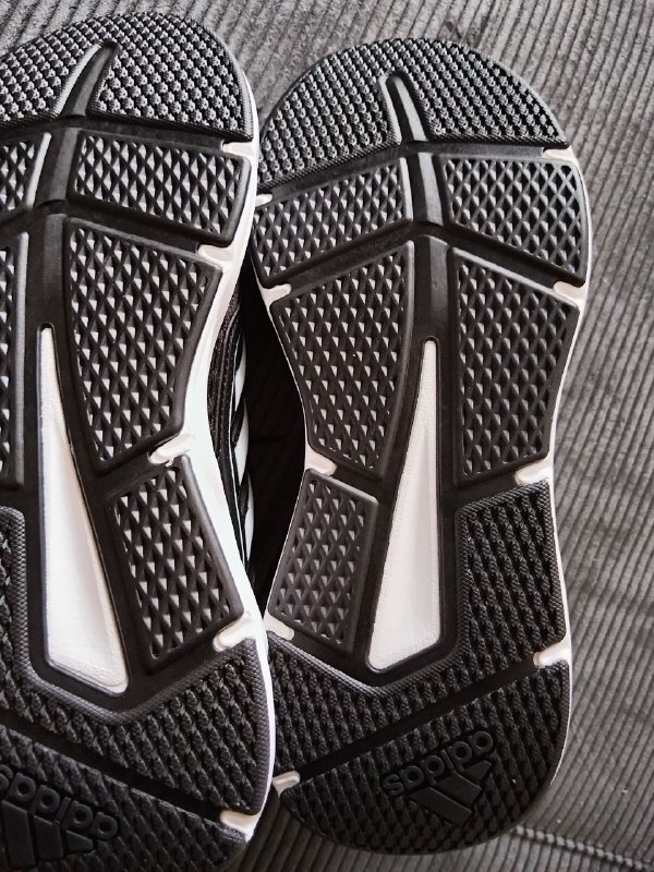 Кроссовки Adidas новые 4