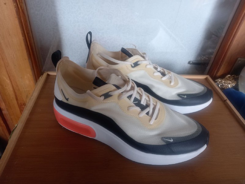 Кроссовки Nike React Vapor 38,5, Nike Air max Dia 40, Adidas RMD N1 41,1/3, Asics 48, Спортивная сумка Skechers 4