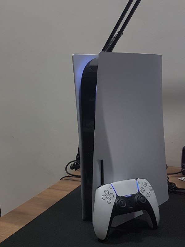PS5, 2 джойстика, 3 игры