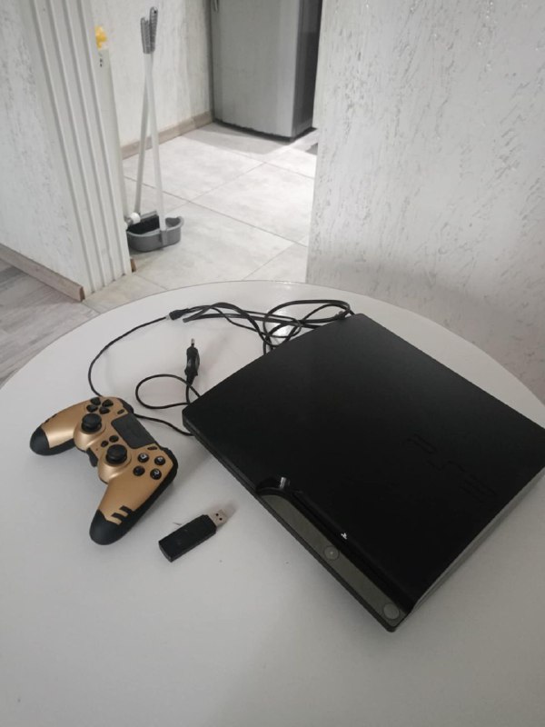 Приставка SONY PS 3, джойстик, диски 2