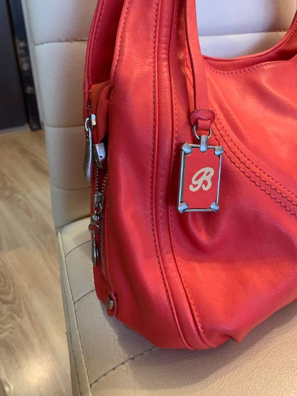 Красная сумка с тремя отделениями и карманами 2