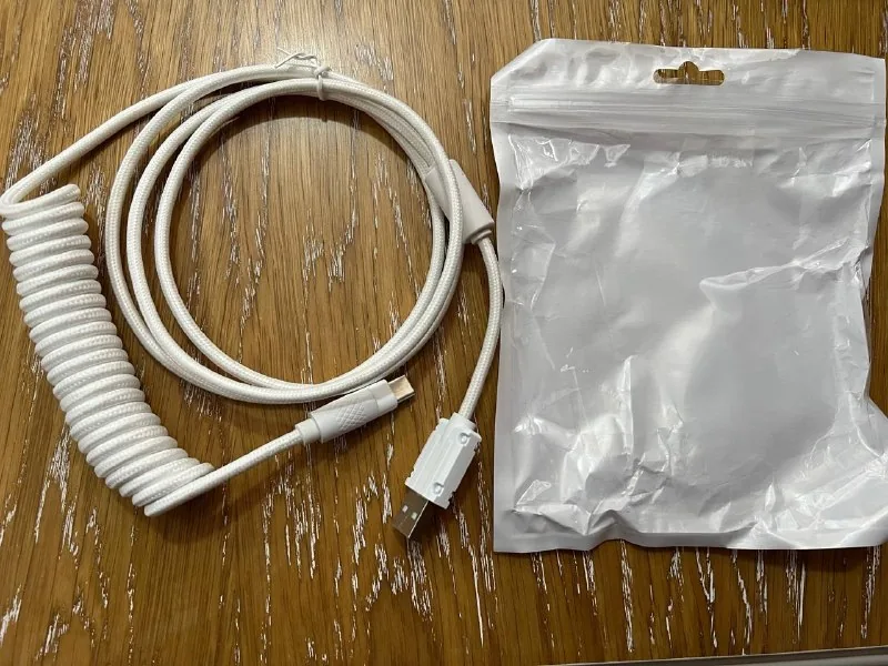 Белый плетеный кабель USB A — USB Type-C