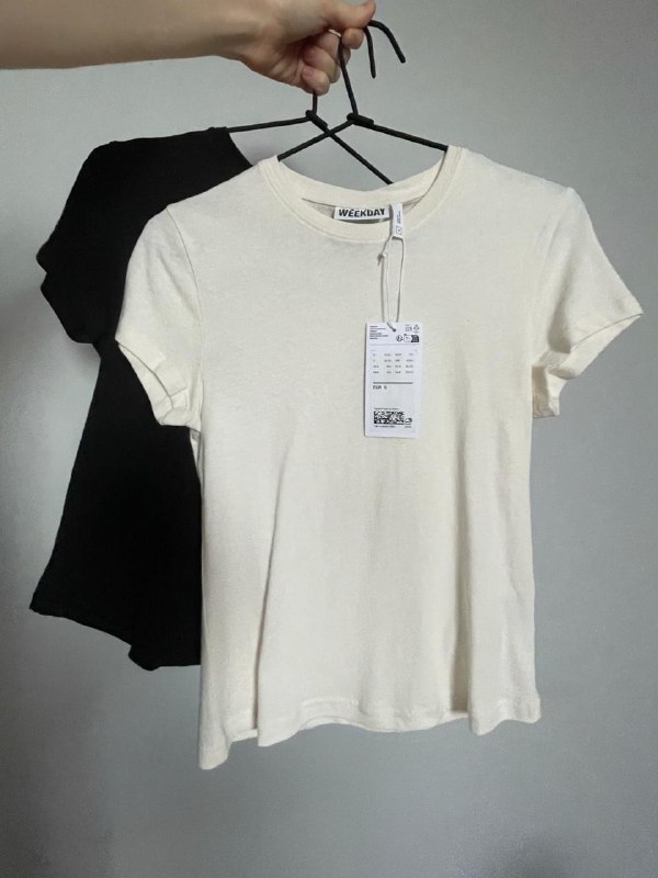футболки Weekday, джинсы Massimo Dutti, платье Massimo Dutti, купальник Calvin Klein