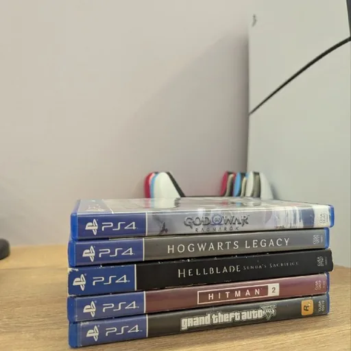 God of War Ragnarök, Hogwarts Legacy, Hellblade, Hitman 2, GTA V