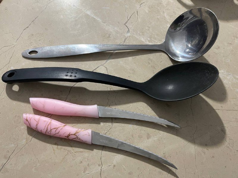 Тарелки, ножи, дуршлаг, кастрюли, кофейный сервиз 2