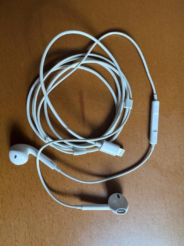 Кабель USB-C to Display port, кабель USB-C to USB-A, HDMI кабель, адаптер SATECHI, адаптер Lightning, наушники Apple 8