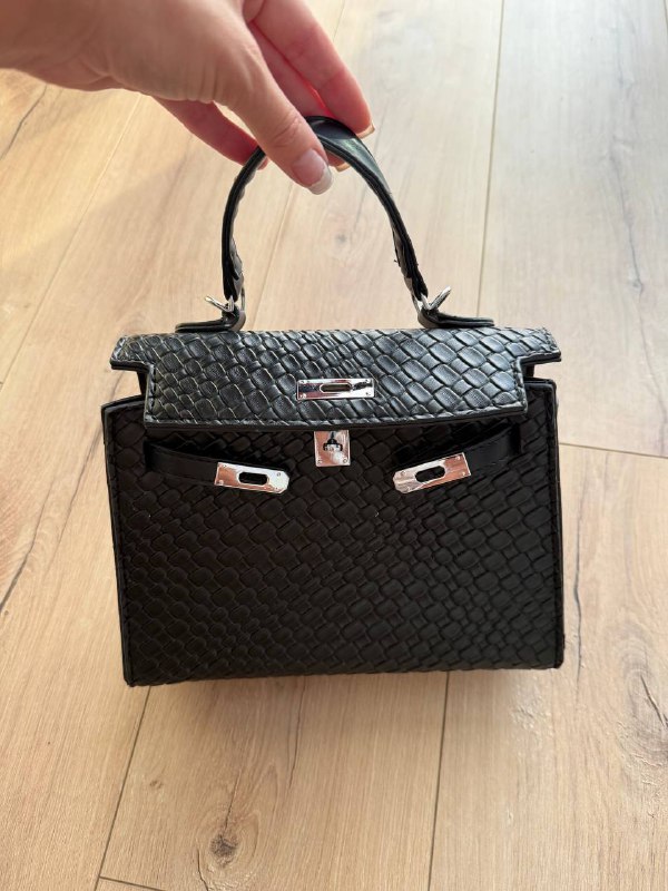 Сумка, Ремень, Комбинезон, Платье белое, Платье Zara, Платье Nike, Футболка Stradivarius, Шорты Pink, Боди черный 2